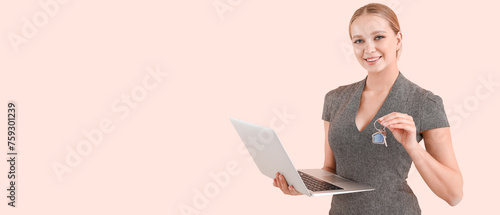 Female real estate agent wi...