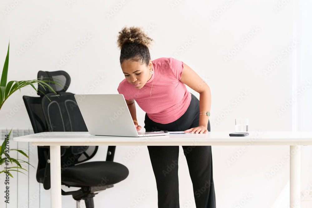 pregnant leaning over laptop pregnant leaning over laptop