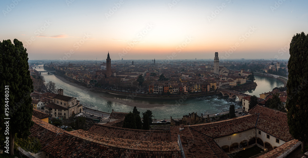 Fototapeta premium sunset skyline view of the verona 
