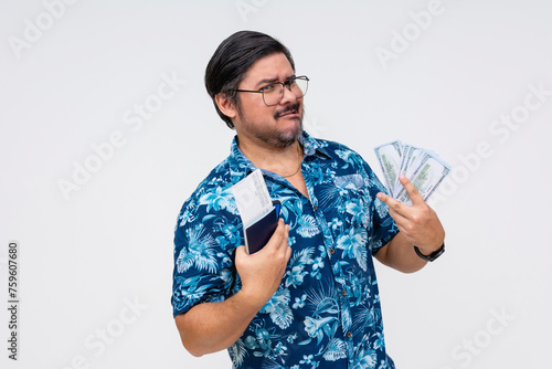 Billede på lærred A cocky male tourist in a Hawaiian shirt flaunting money and a boarding pass, isolated on a white backdrop