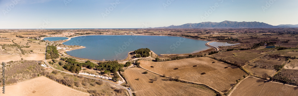 Vue aérienne du lac de Villeneuve de la Raho . (66180) France.