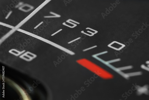 Analog arrow signal meter
