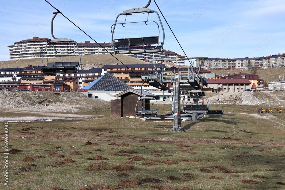 Campitello Matese - Scorcio della stazione sciistica da sotto la Seggiovia Lavarelle