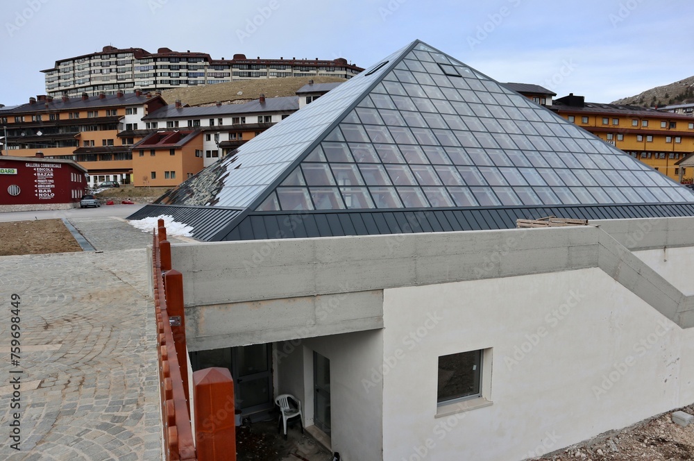 Campitello Matese - Scorcio esterno della Piramide