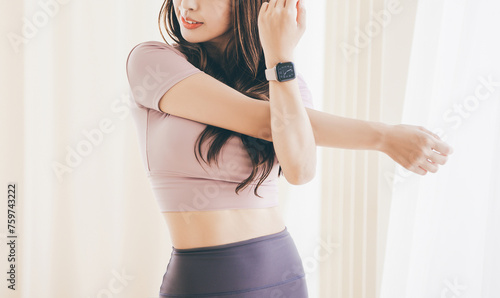Fotografie ストレッチをする女性_健康・美容イメージ