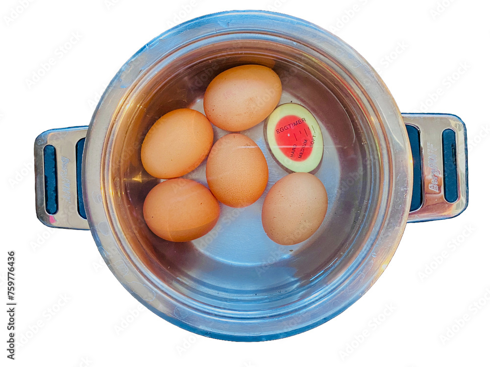 Jajka ugotowane na twardo w wodzie w garnku metalowym. Timer do mierzenia czasu gotowania wskazujący twardość. Widok z góry. Przezroczyste tło. - obrazy, fototapety, plakaty 
