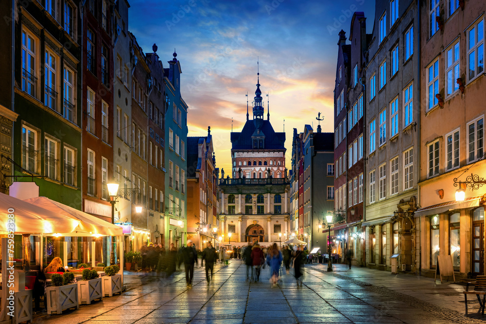  Golden Gate to the old town of Gdansk at night, Poland.  Panoramic evening view, long exposure, timelapse.  Historical city of Gdansk (Danzig) , Poland, Europe. - obrazy, fototapety, plakaty 