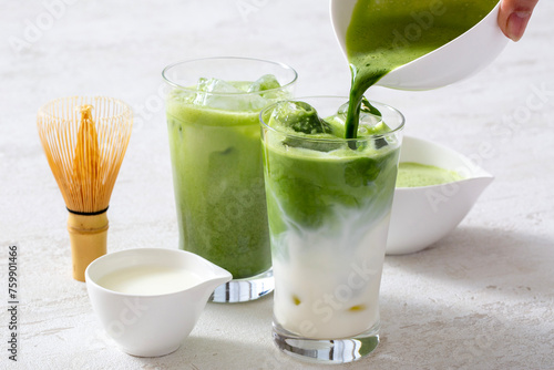 Fototapeta アイス抹茶ラテ、宇治茶から作る本格的な日本の抹茶ラテ