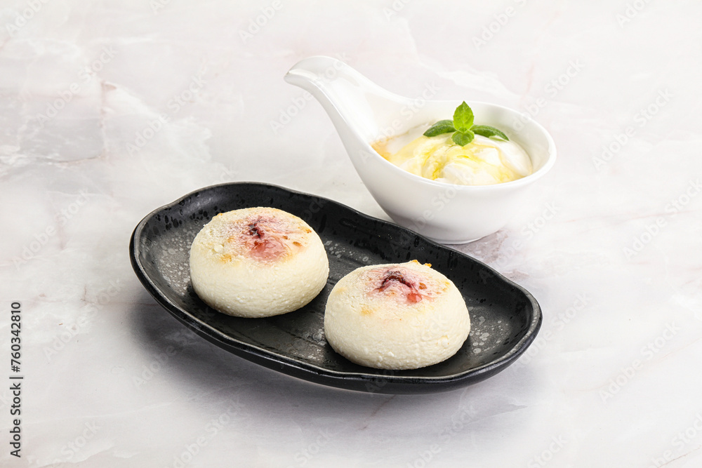 Curd pancakes with sour cream Curd pancakes with sour cream