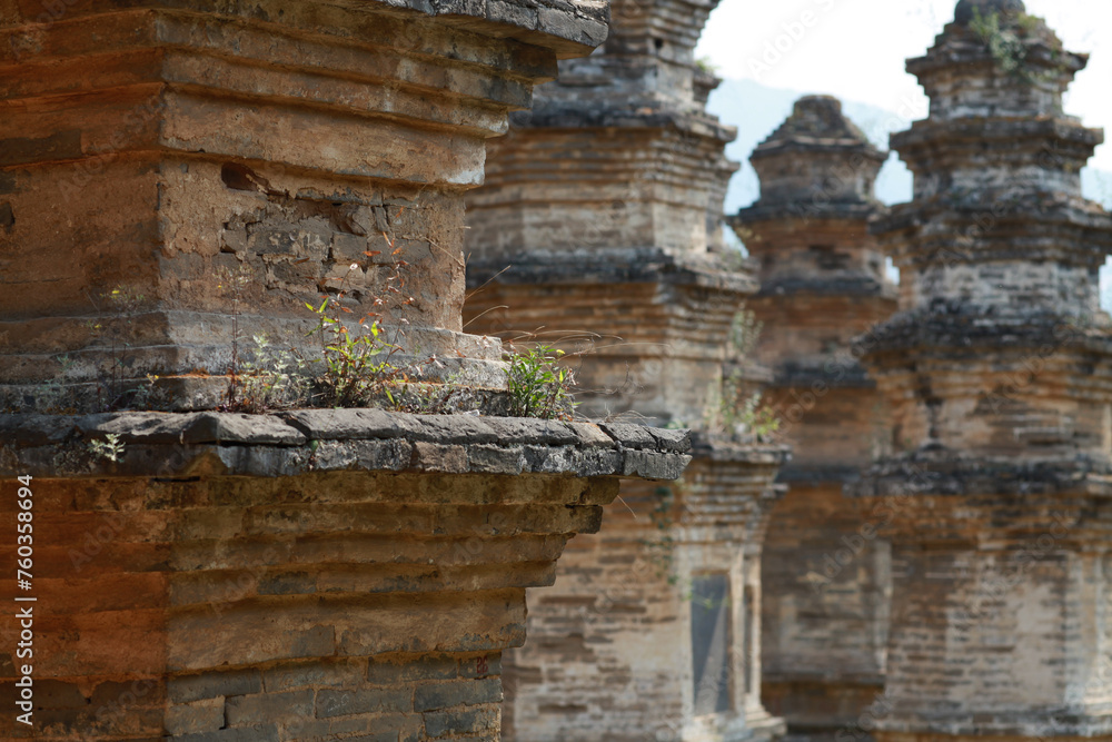 Fototapeta premium Shaolin Temple's Old Stone Pagoda