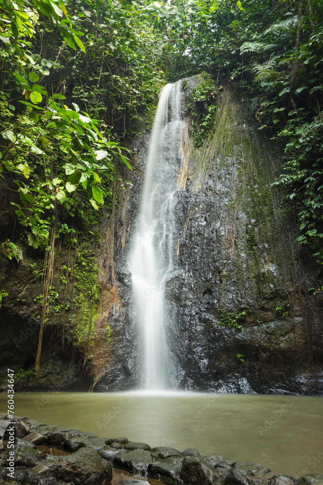 Obraz premium Long exposure of Batu Putu waterfall in lampung, indonesia