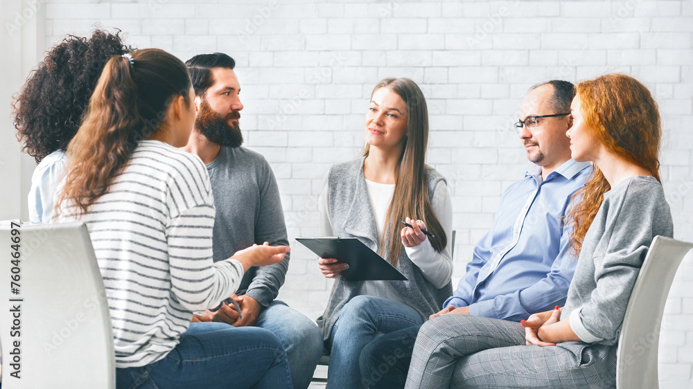 Αυτοκόλλητο Patients listening to advices of female psychologist