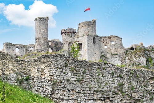 Ruiny zamku na Szlaku Orlich Gniazd, Ogrodzieniec © Mariusz