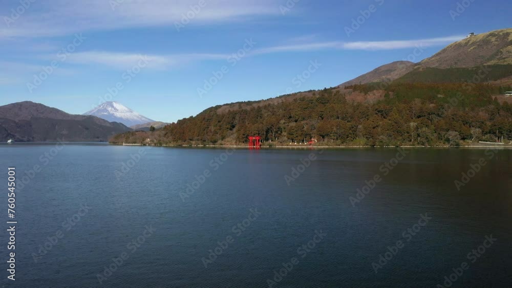 ドローンが描く冬の芦ノ湖と富士山 ドローンが描く冬の芦ノ湖と富士山