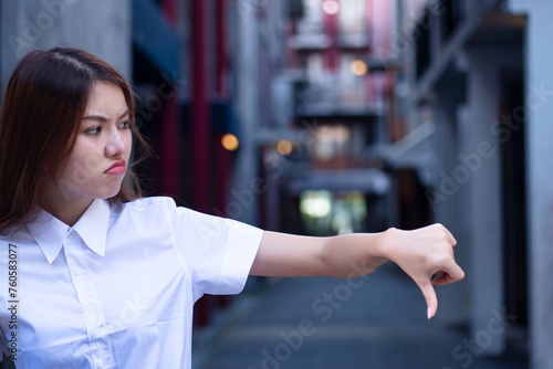Quadro em tela Denying and upset asian, Chinese woman office worker pointing rejecting thumb do