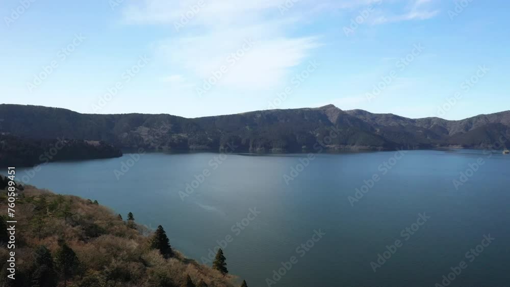 ドローンが描く冬の芦ノ湖と富士山 ドローンが描く冬の芦ノ湖と富士山