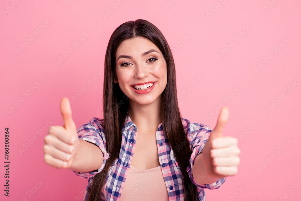 Φωτογραφία Close up photo amazing beautiful her she lady hands arms thumb raised up novelty