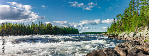 Stromschnellen am Vormfossen Fluss in Lappland photo