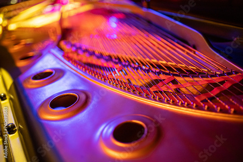 Piano Antiguo con colores