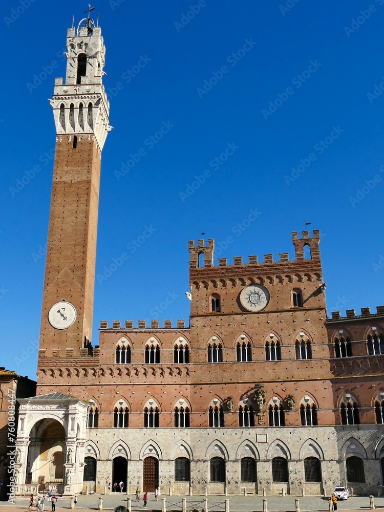 Le Palazzo Publicco sur la piazza del Campo à Sienne