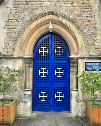Entrada principal de la iglesia Frideswide's en Botley, Oxford photo
