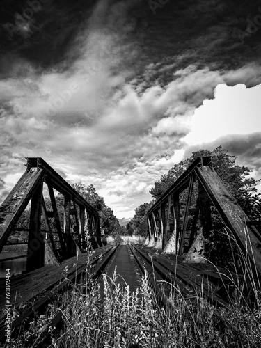 Wallpaper Mural Nostalgiczny most kolejowy Torontodigital.ca