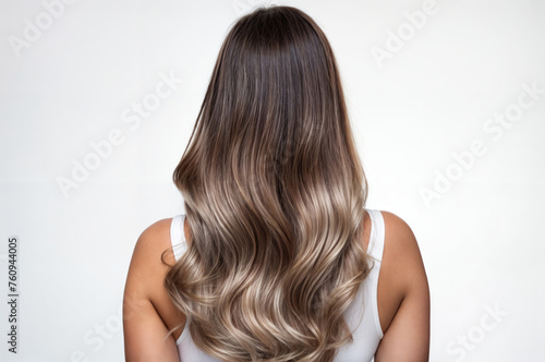 Chic Long Wavy Hair with Perfect Balayage Technique