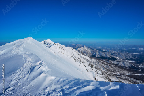 大山の弥山頂上から見た剣ヶ峰方向の景色 © kohta65