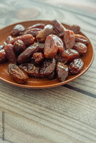 dried dates in bowl ready to serve