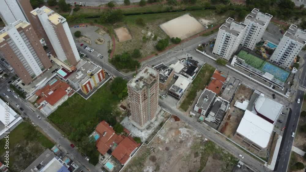 Imagens aéreas de drone do bairro de Jardim Oceania e Bessa, na cidade de João Pessoa, com imagens do Parque Parahyba, praia, mar, construções e pessoas praticando exercicios
