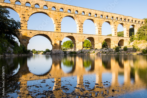 L'incontournable aqueduc de Nîmes, le pont du gard photo