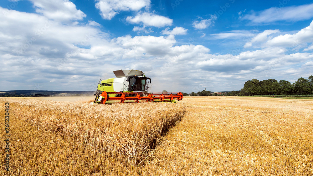 Obraz premium Mähdrescher im Einsatz
