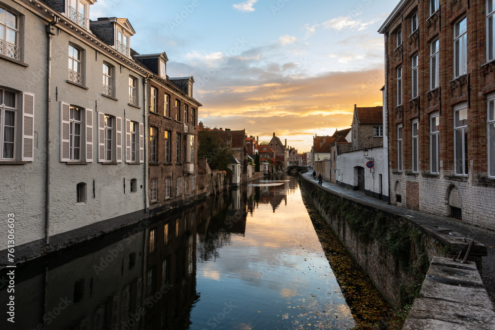 Fototapeta premium The golden hour at sunrise in the historic center of Bruges, Belgium in early autumn