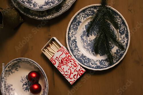 Obraz na płótnie Beautiful New Year decor, red balls in vintage plates and gold candlesticks w salonie