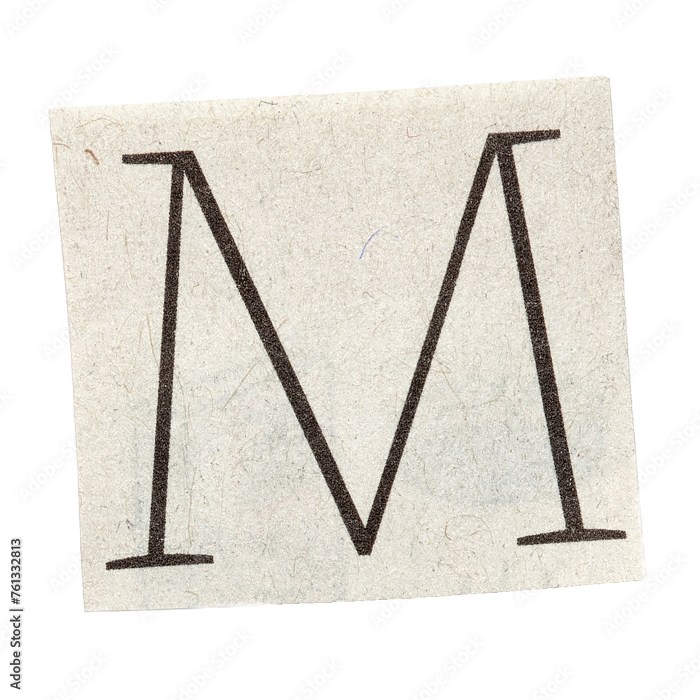 Buchstabe M einzeln aus Zeitung im Druck auf Papier, transparent freigestellt
