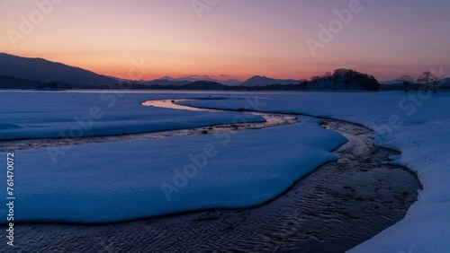 裏磐梯檜原湖 雪原の夜明けTimelapse photo