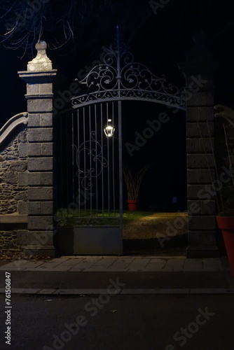 Portail entrée mystérieuse -1