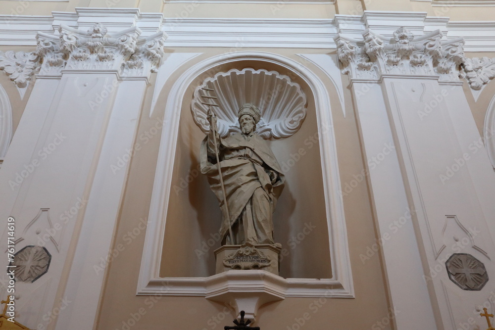 Benevento - Statua di Papa Pio V nella Chiesa di San Domenico