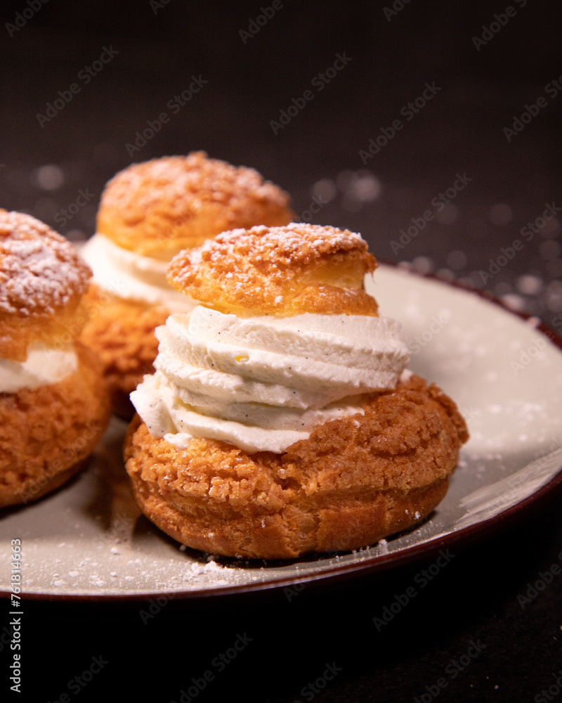 Pâtisserie Française - Choux à la crème Pâtisserie Française - Choux à la crème