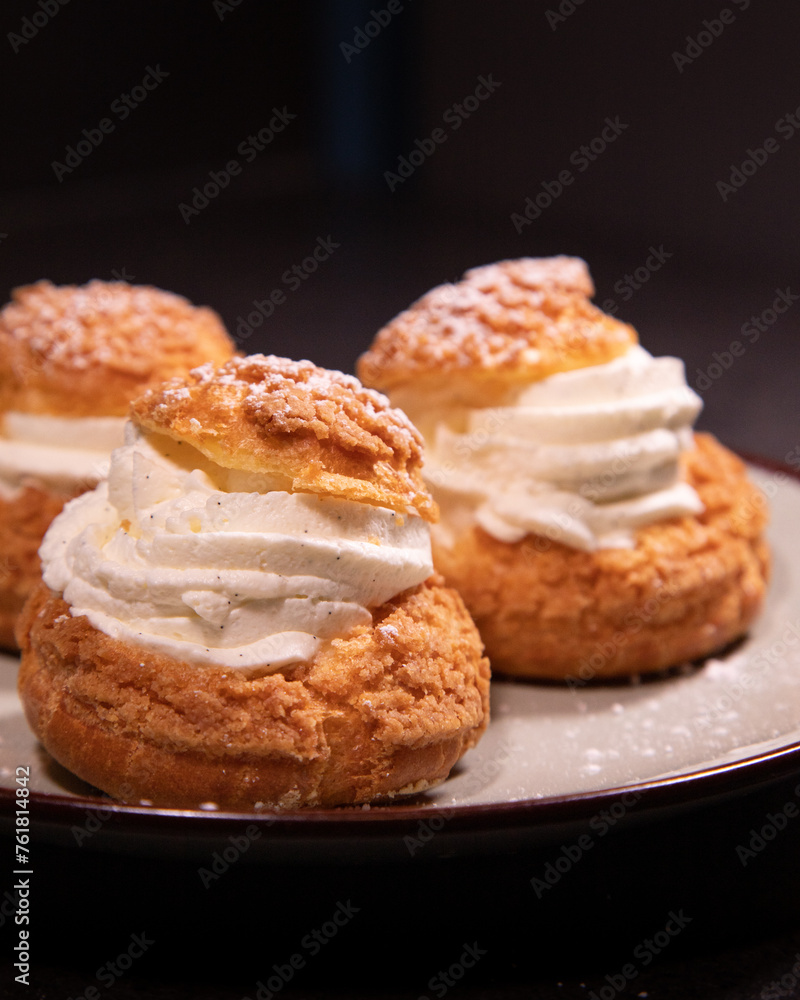 Pâtisserie Française - Choux à la crème Pâtisserie Française - Choux à la crème