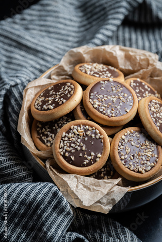 Mini chocolate tart decorated with walnuts. chocolate tart cookie with walnuts.