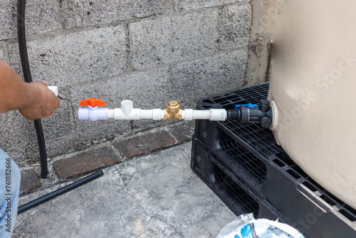 Installation of water tank Tinaco