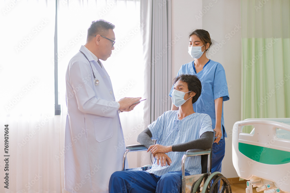 Obraz premium Doctor checking blood pressure to a patient. The doctor is inserting a device into the arm to measure blood pressure for a physical examination.