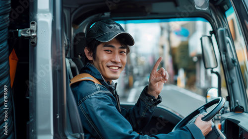 日本人の若いトラックドライバー