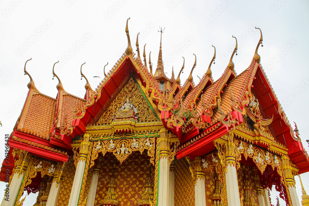 Naklejka premium Wat tham suea or Tiger Cave Temple in Kanchanaburi, Thailand