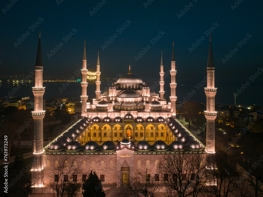 Obraz premium Blue Mosque (Sultanahmet Cami) in the Night Lights Drone Photo, Sultanahmet Camii Fatih, Istanbul Turkiye (Turkey)