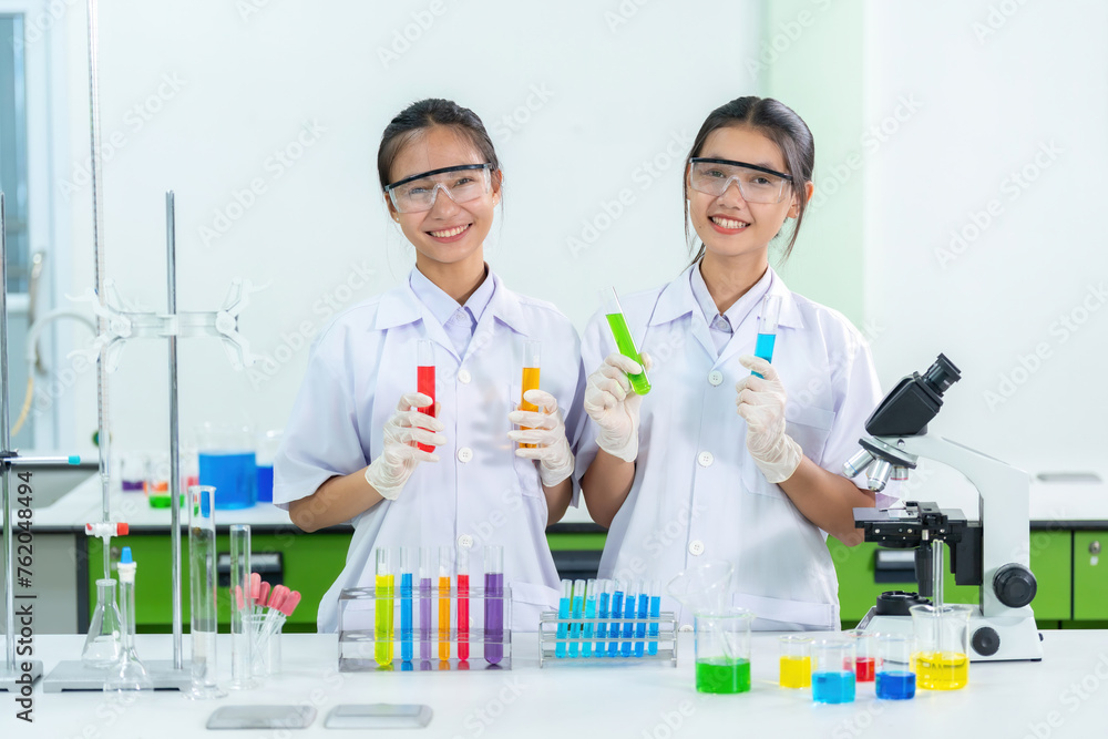 A female doctor and two Asian female scientists, representatives of the medical drug and vaccine industry to treat hospitalized patients, are in the Ministry of Public Health's biology lab. A female doctor and two Asian female scientists, representatives of the medical drug and vaccine industry to treat hospitalized patients, are in the Ministry of Public Health's biology lab.