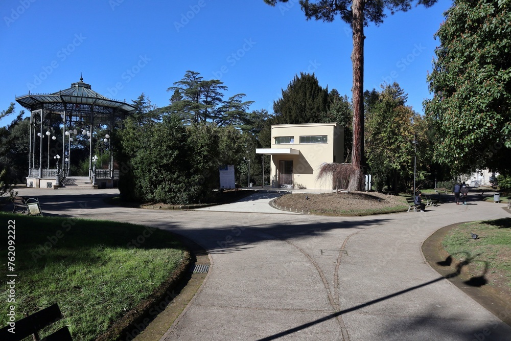 Benevento - Scorcio della Villa Comunale dal vialetto di accesso dal Viale Atlantici