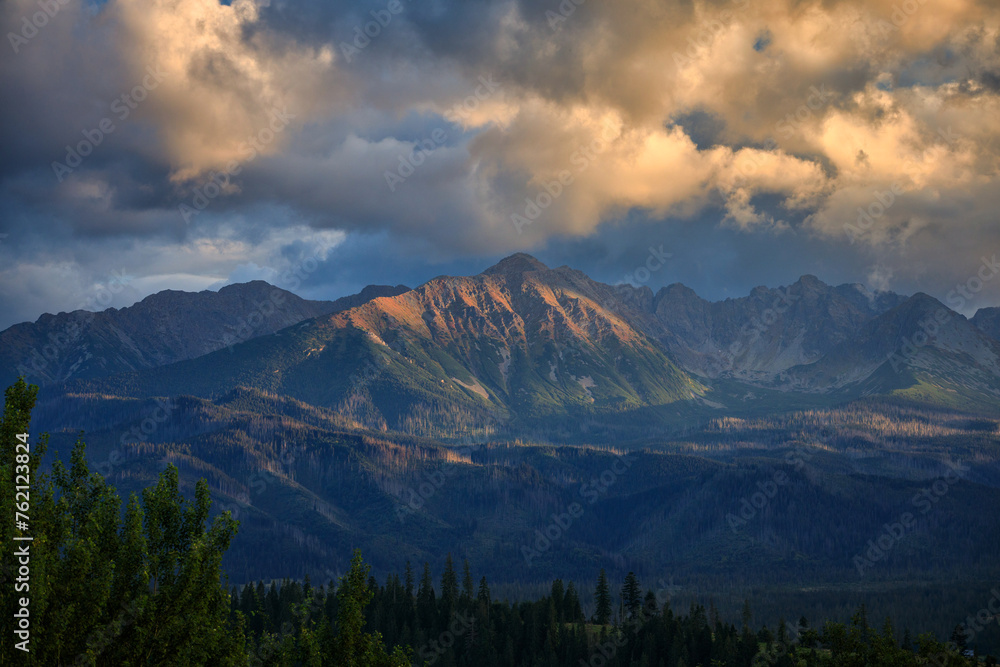 Obraz premium Beautiful panorama of the Tatra Mountains at sunset, Gliczarow Gorny. Poland.
