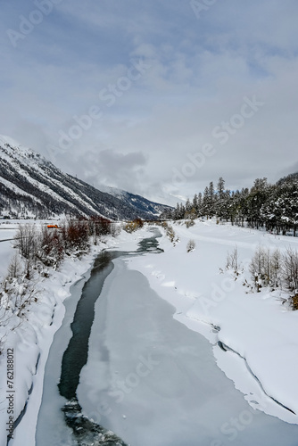 Samedan, Wanderweg, Winterlandschaft, Flaz, Fluss, Oberengadin, Langlauf, Langlaufloipe, Inn, Inntal, Bever, Alpen, Graubünden, Winter, Schweiz photo